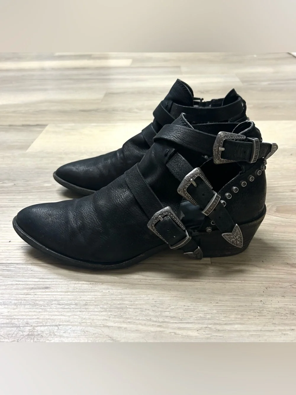 Dolce Vita Ankle Booties Women 9.5 Spur Cutout Studded Nubuck Black Leather Moto